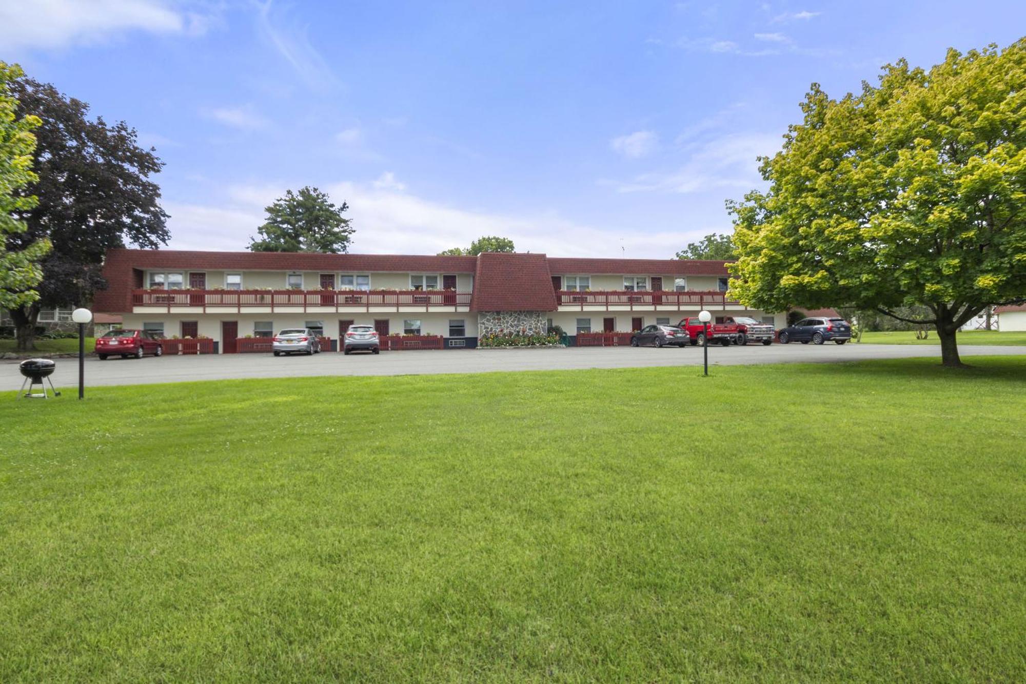Blue Spruce Inn & Suites Valatie Zewnętrze zdjęcie